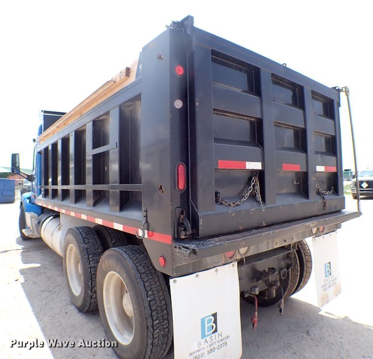 image for item MF9340 2016 Peterbilt 579  dump truck