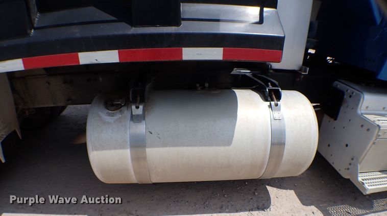 image for item MF9340 2016 Peterbilt 579  dump truck