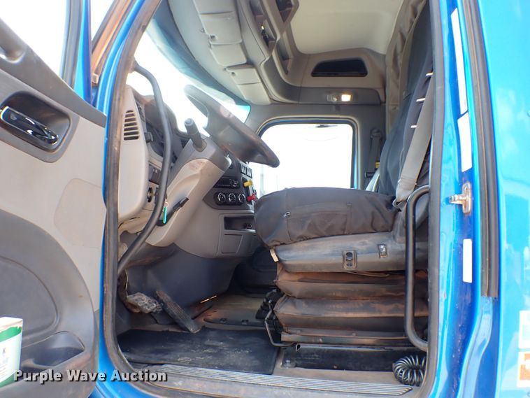 image for item MF9340 2016 Peterbilt 579  dump truck