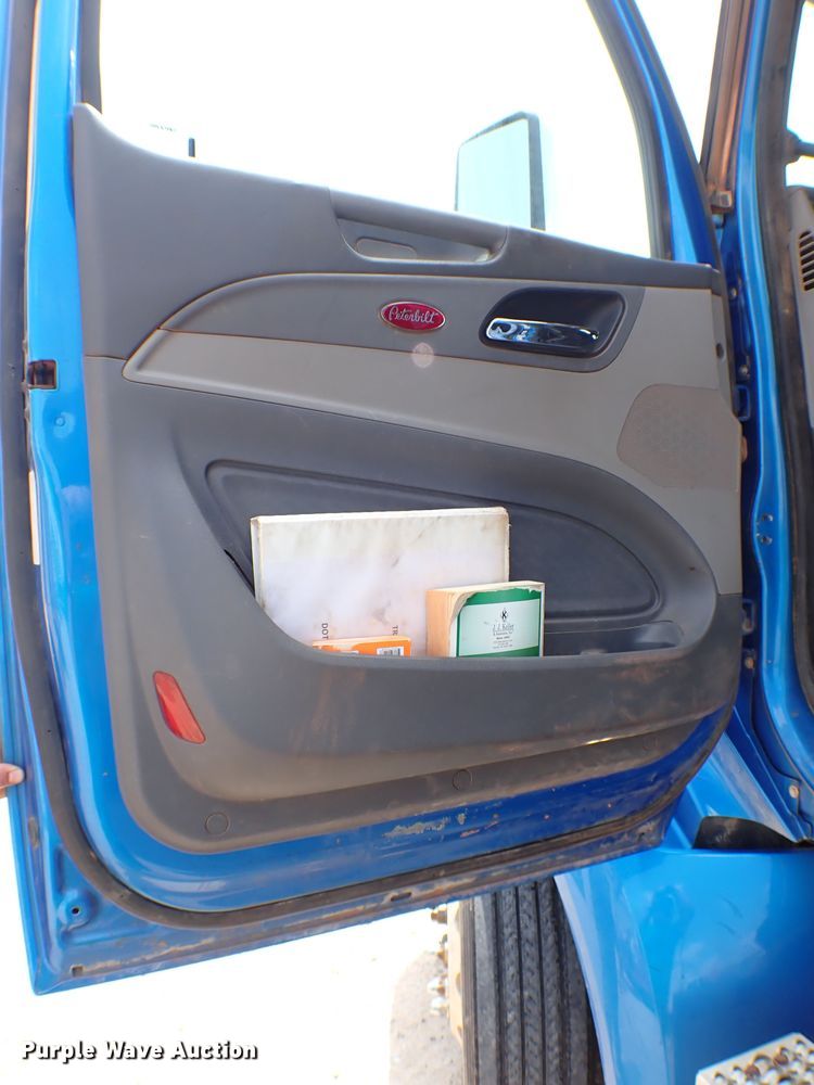 image for item MF9340 2016 Peterbilt 579  dump truck