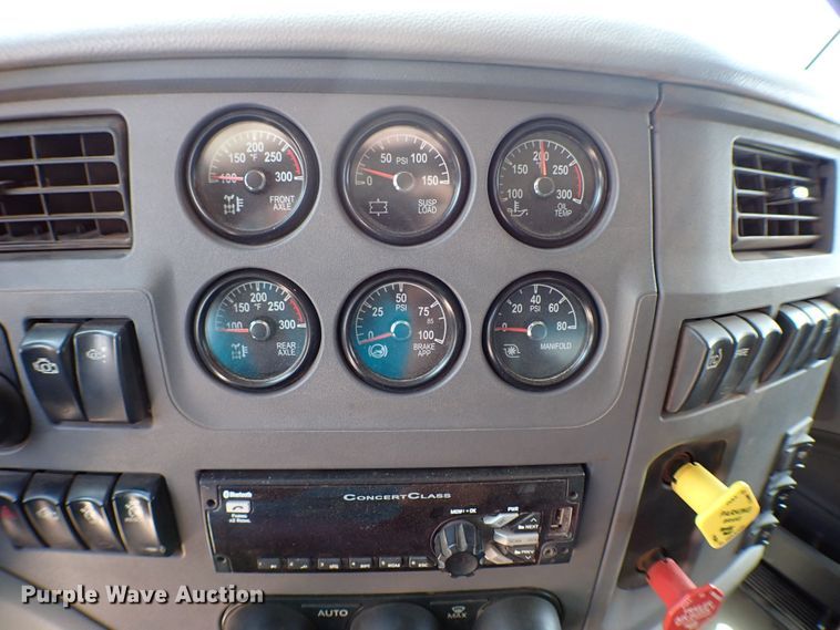 image for item MF9340 2016 Peterbilt 579  dump truck