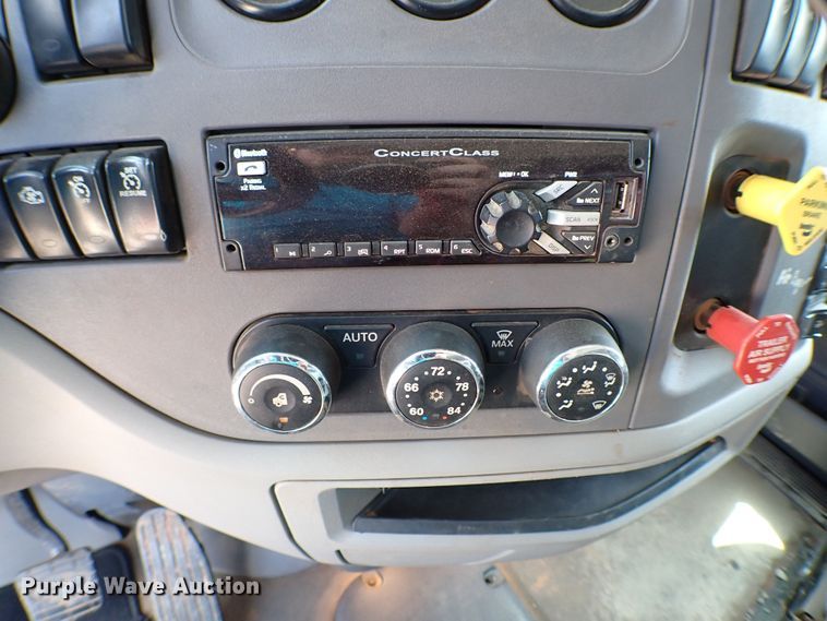 image for item MF9340 2016 Peterbilt 579  dump truck