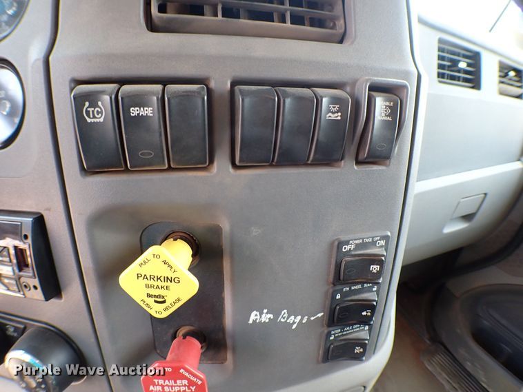 image for item MF9340 2016 Peterbilt 579  dump truck