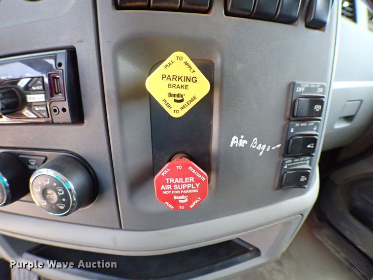 image for item MF9340 2016 Peterbilt 579  dump truck