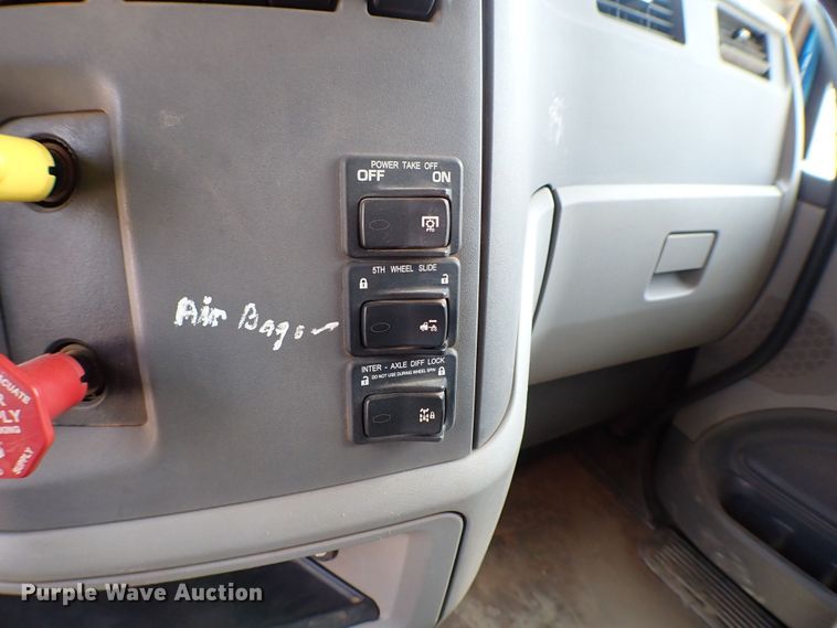 image for item MF9340 2016 Peterbilt 579  dump truck