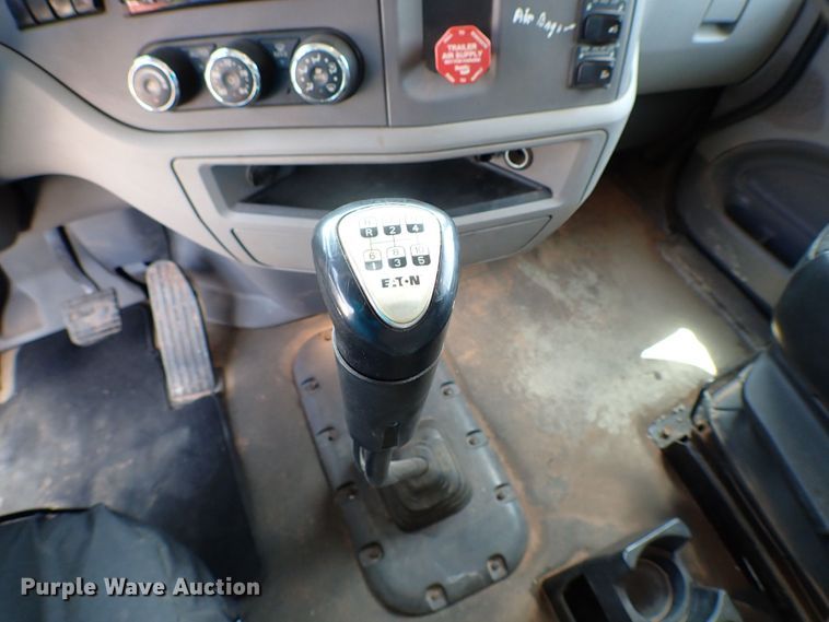 image for item MF9340 2016 Peterbilt 579  dump truck