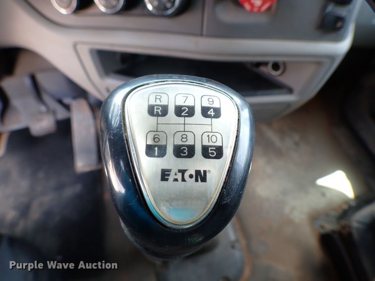 image for item MF9340 2016 Peterbilt 579  dump truck