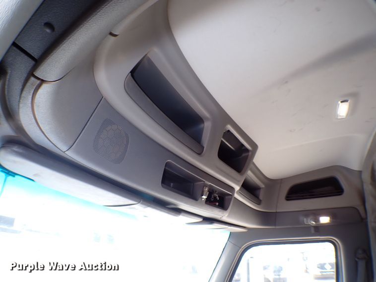 image for item MF9340 2016 Peterbilt 579  dump truck