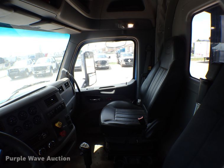 image for item MF9340 2016 Peterbilt 579  dump truck