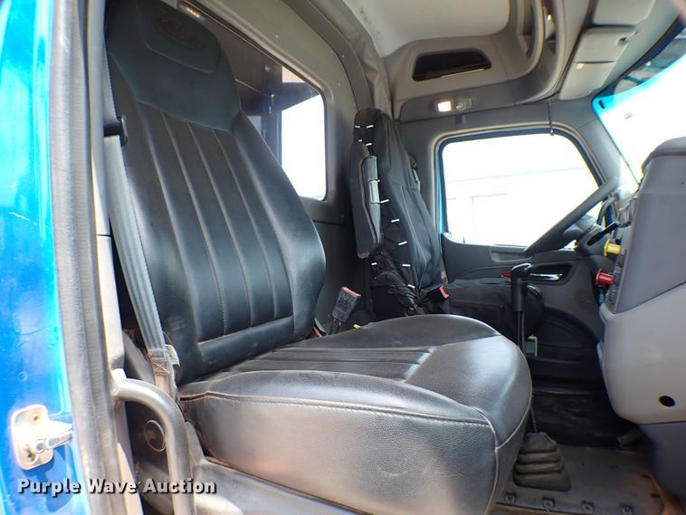 image for item MF9340 2016 Peterbilt 579  dump truck