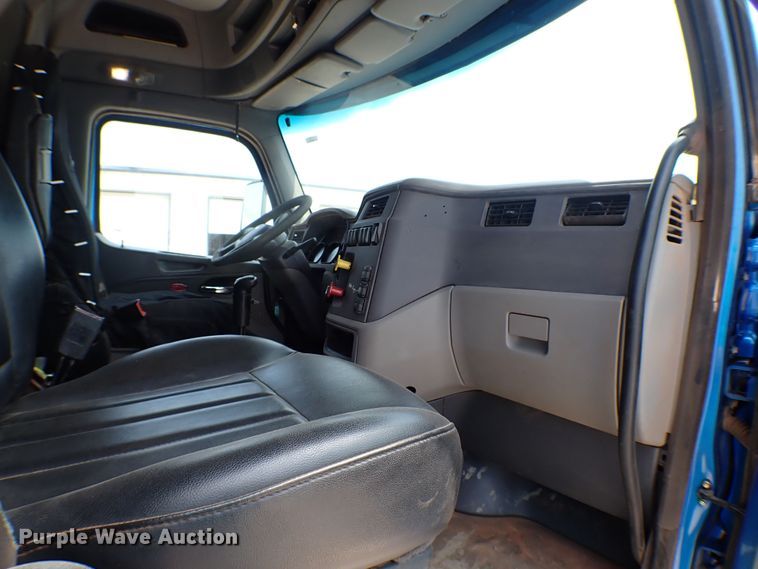 image for item MF9340 2016 Peterbilt 579  dump truck