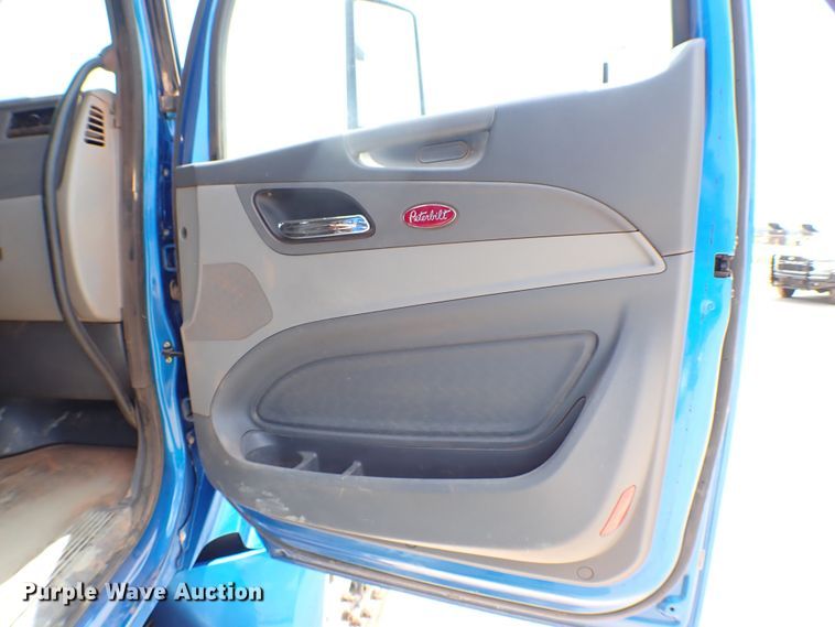 image for item MF9340 2016 Peterbilt 579  dump truck