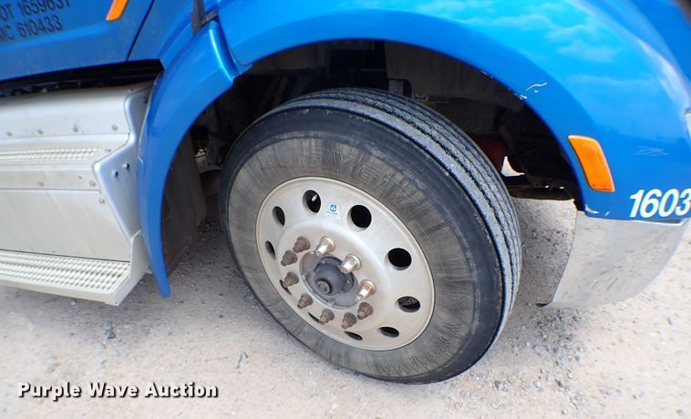 image for item MF9340 2016 Peterbilt 579  dump truck