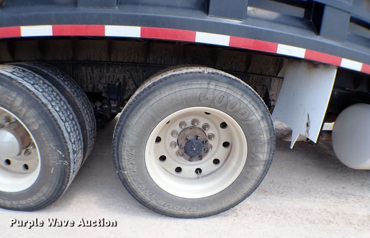 image for item MF9340 2016 Peterbilt 579  dump truck