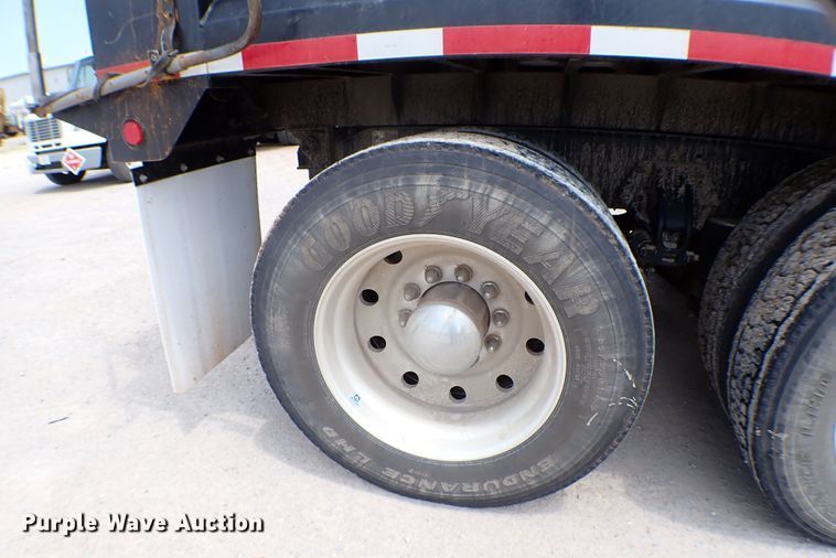 image for item MF9340 2016 Peterbilt 579  dump truck