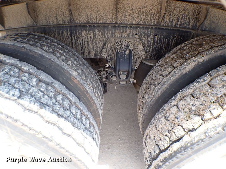 image for item MF9340 2016 Peterbilt 579  dump truck