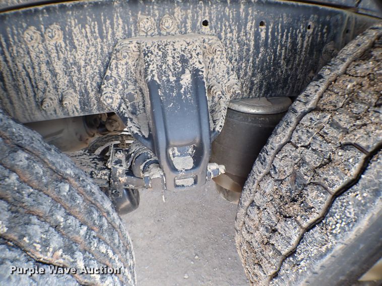 image for item MF9340 2016 Peterbilt 579  dump truck