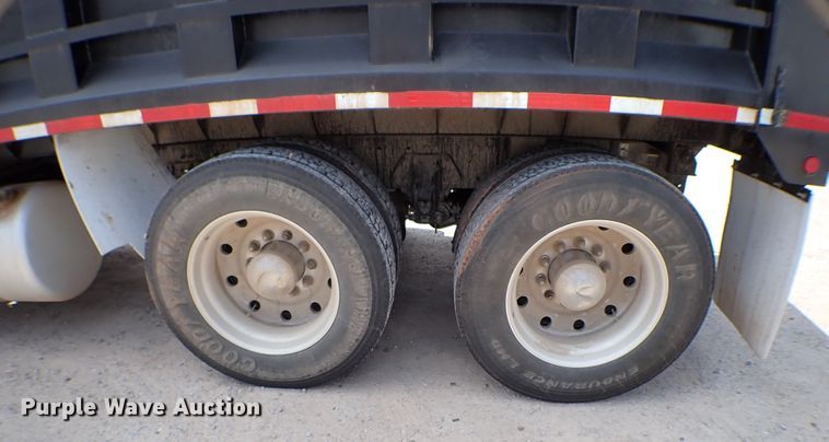 image for item MF9340 2016 Peterbilt 579  dump truck