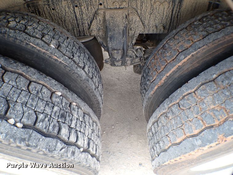 image for item MF9340 2016 Peterbilt 579  dump truck