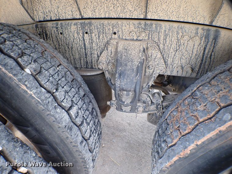 image for item MF9340 2016 Peterbilt 579  dump truck