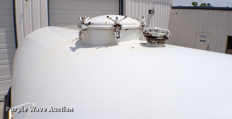 image for item MF9342 1999 Sterling LT3  vacuum truck