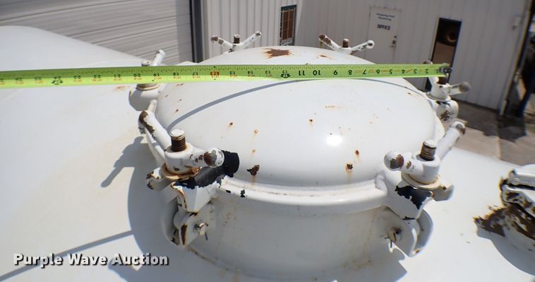 image for item MF9342 1999 Sterling LT3  vacuum truck