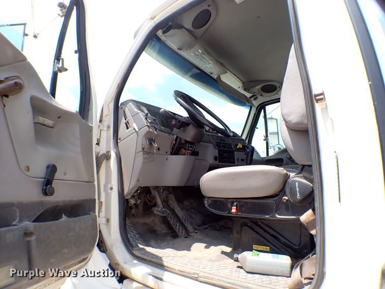 image for item MF9342 1999 Sterling LT3  vacuum truck