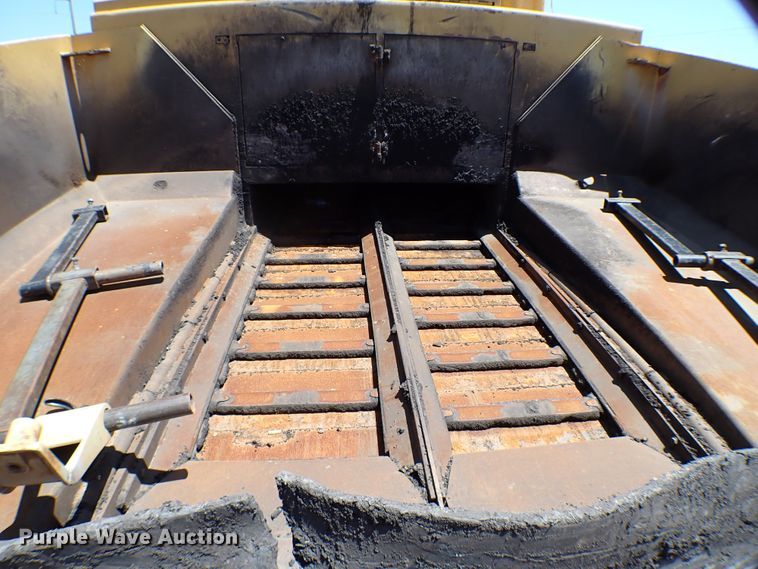 image for item MF9365 2007 Caterpillar AP1055D  paver