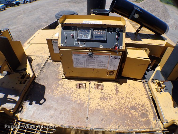 image for item MF9365 2007 Caterpillar AP1055D  paver