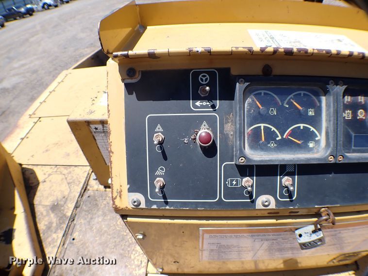 image for item MF9365 2007 Caterpillar AP1055D  paver