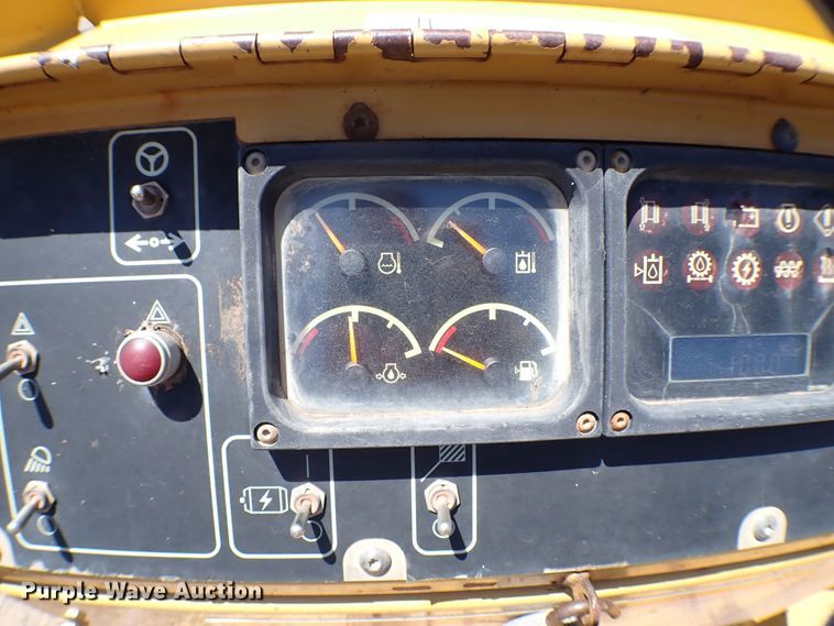 image for item MF9365 2007 Caterpillar AP1055D  paver