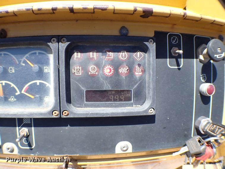 image for item MF9365 2007 Caterpillar AP1055D  paver