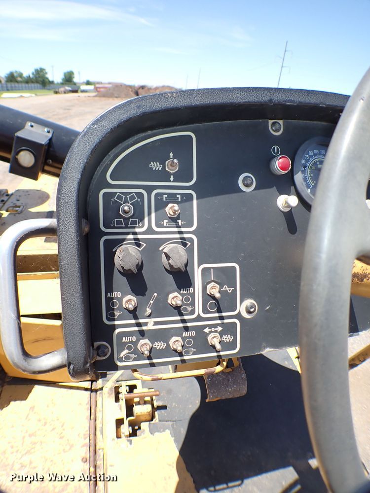 image for item MF9365 2007 Caterpillar AP1055D  paver