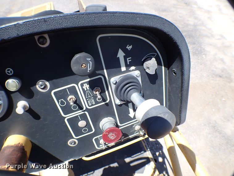 image for item MF9365 2007 Caterpillar AP1055D  paver