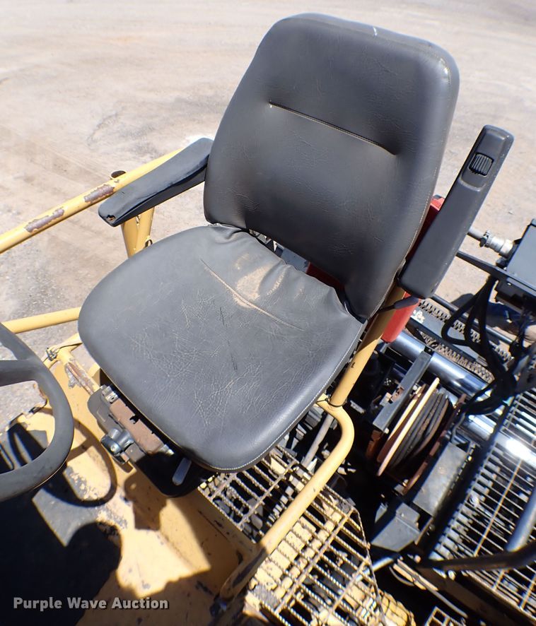 image for item MF9365 2007 Caterpillar AP1055D  paver