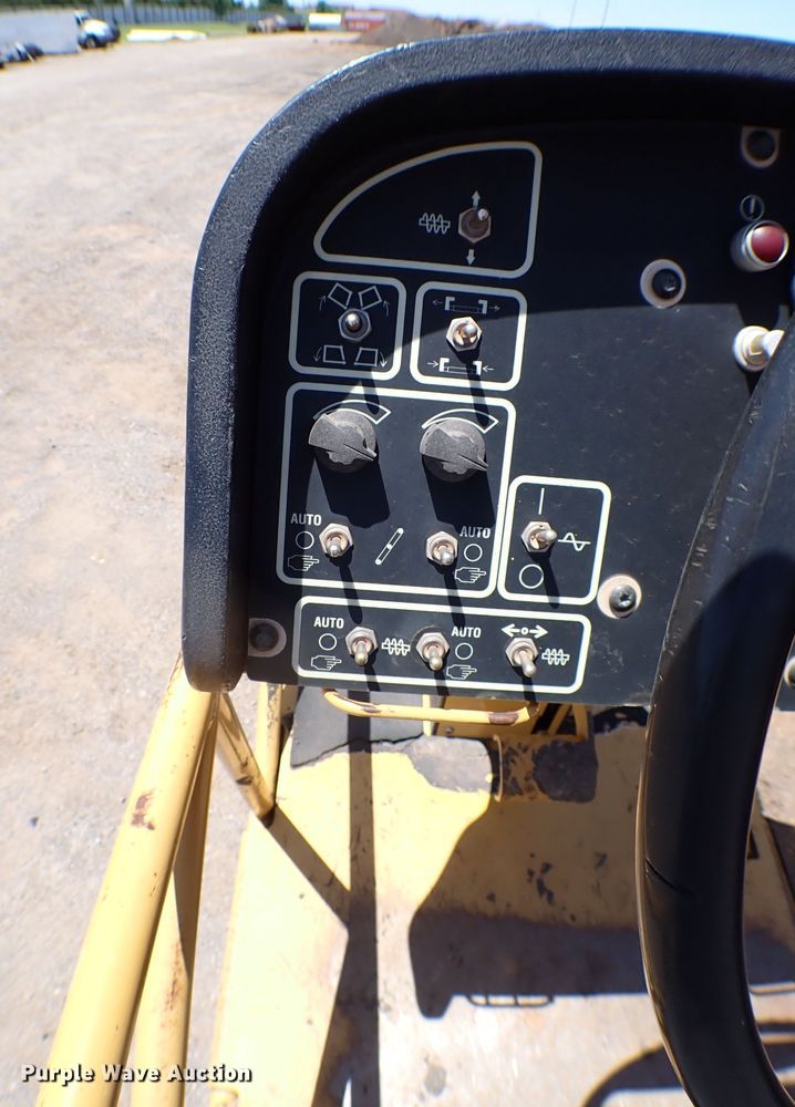 image for item MF9365 2007 Caterpillar AP1055D  paver