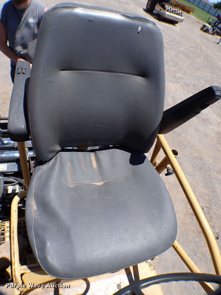 image for item MF9365 2007 Caterpillar AP1055D  paver