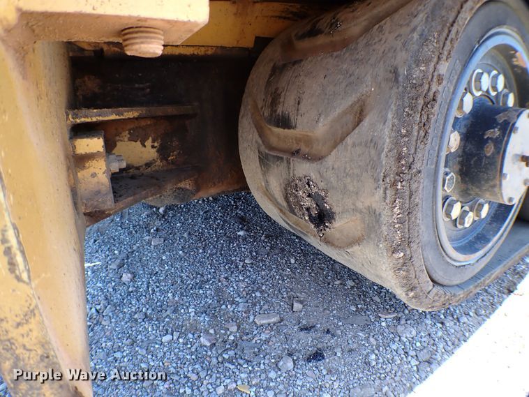 image for item MF9365 2007 Caterpillar AP1055D  paver