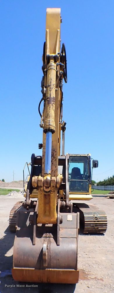 image for item MF9376 2007 Komatsu PC220LC-8  excavator