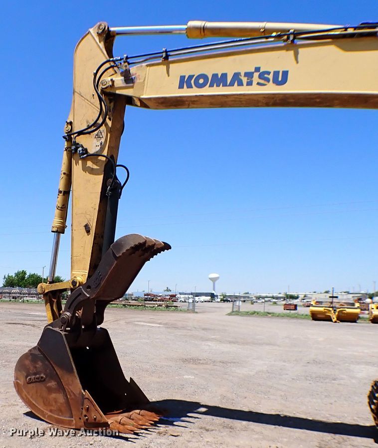 image for item MF9376 2007 Komatsu PC220LC-8  excavator