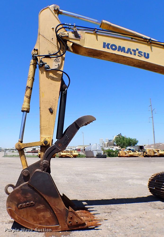 image for item MF9376 2007 Komatsu PC220LC-8  excavator