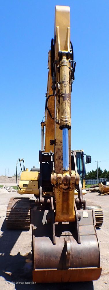 image for item MF9376 2007 Komatsu PC220LC-8  excavator