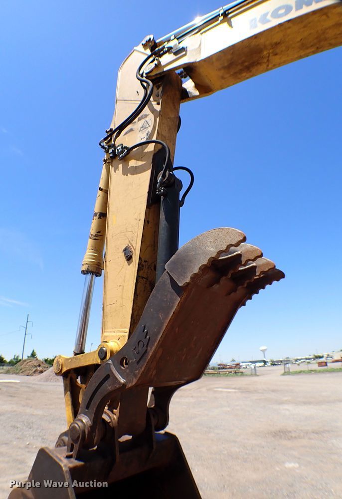 image for item MF9376 2007 Komatsu PC220LC-8  excavator