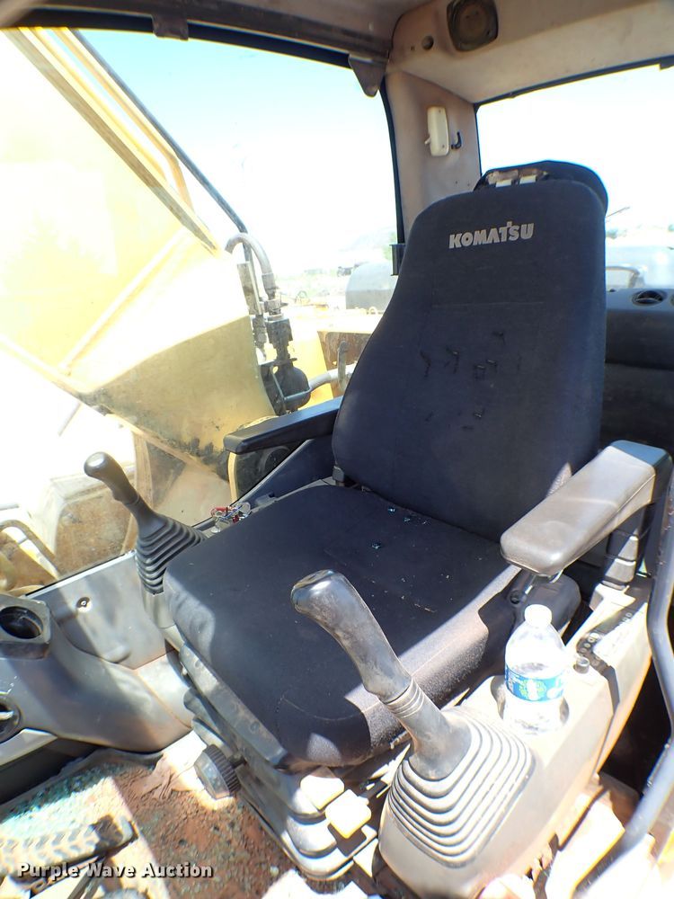 image for item MF9376 2007 Komatsu PC220LC-8  excavator