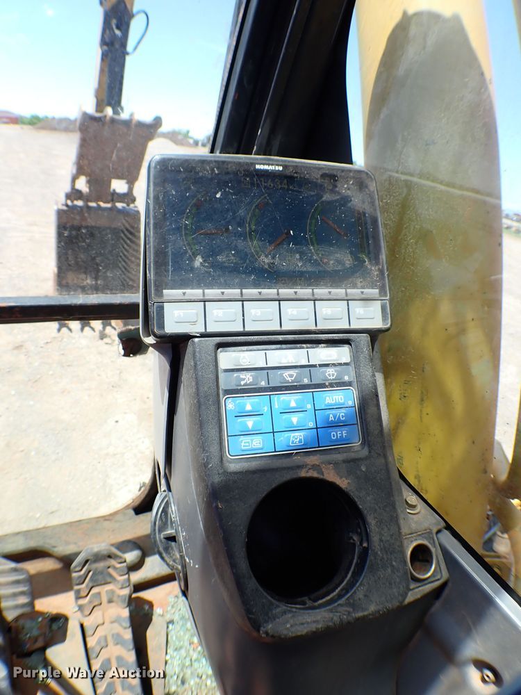 image for item MF9376 2007 Komatsu PC220LC-8  excavator