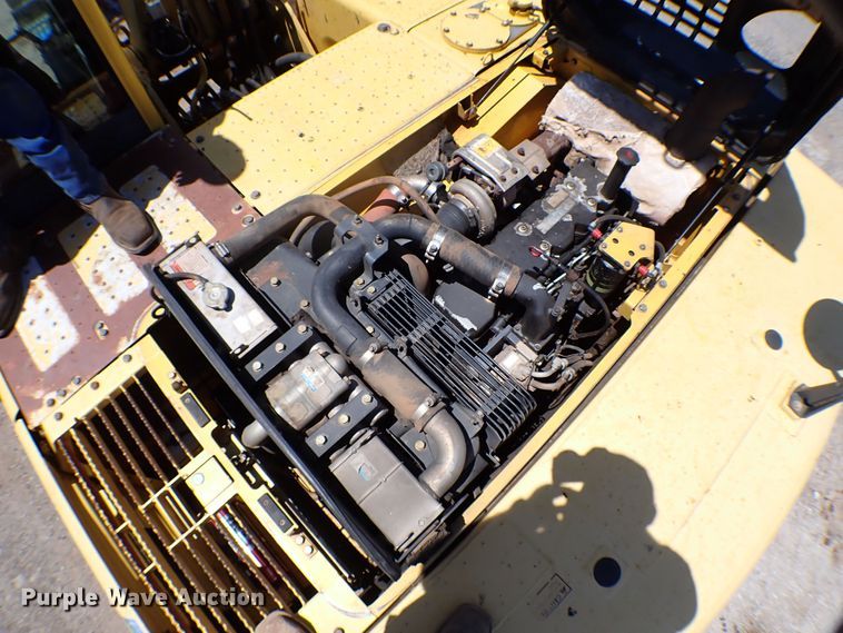 image for item MF9376 2007 Komatsu PC220LC-8  excavator