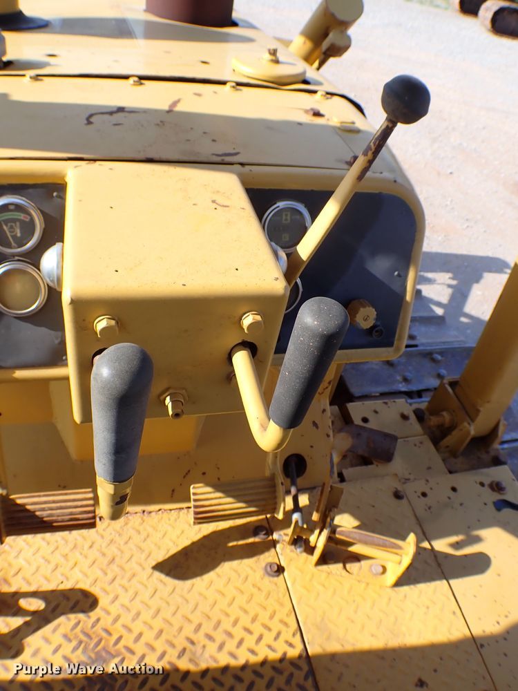 image for item MF9399 1979 Caterpillar D6D  dozer