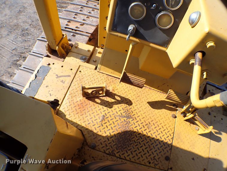 image for item MF9399 1979 Caterpillar D6D  dozer