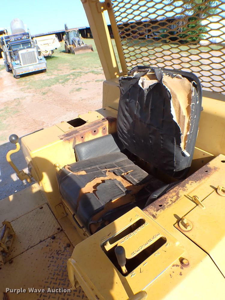 image for item MF9400 1979 Caterpillar D6D  dozer