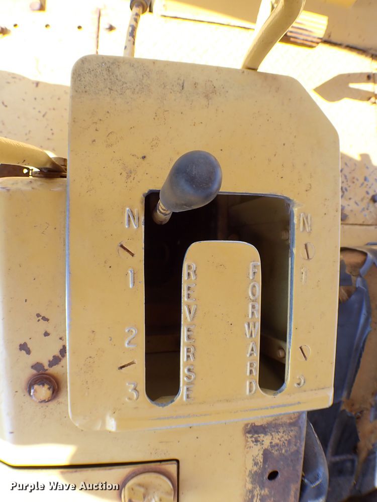 image for item MF9400 1979 Caterpillar D6D  dozer